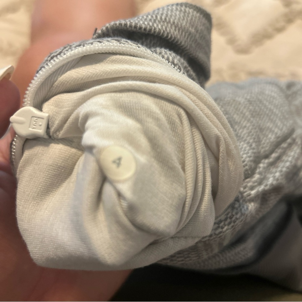 Lululemon Athletica Gray Sweatshirt - Picture 6 of 7